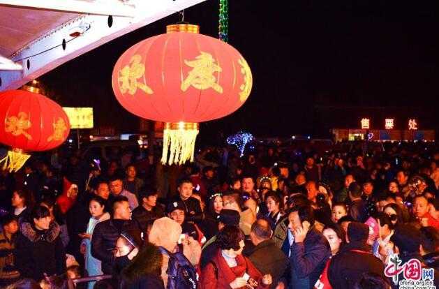 徐州潘安湖第二届迎新春灯会游人如织